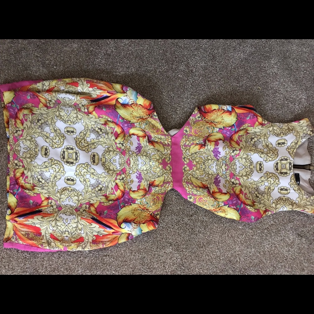 Designer Patterned Mini-Dress with Cut Out - Picture 2 of 4